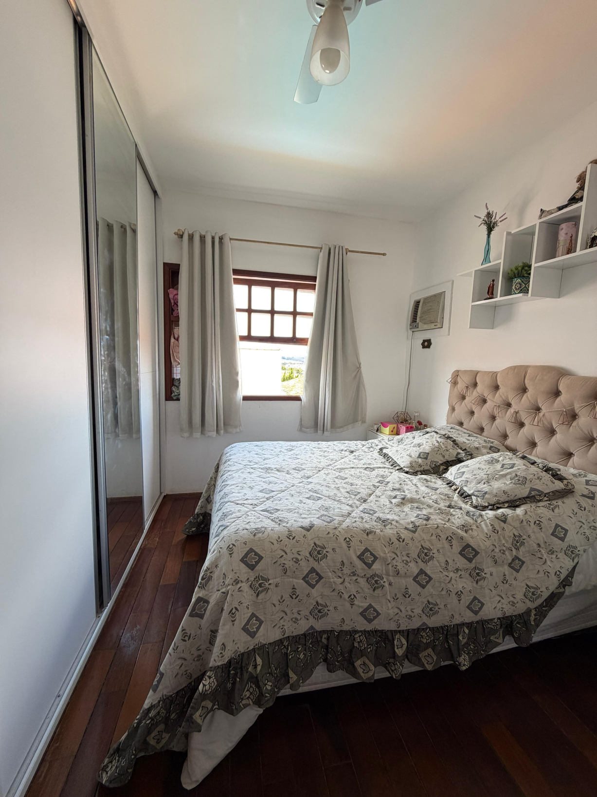 suíte com armário embutido