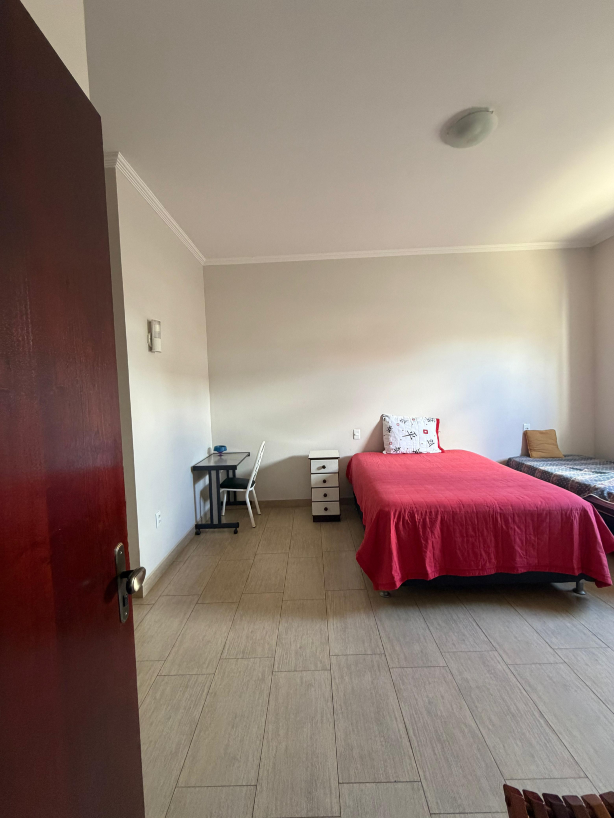 suíte com armário embutido